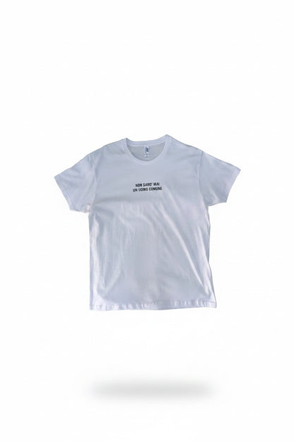T-SHIRT MARADONA “NON SARÒ MAI UN UOMO COMUNE” BIANCA