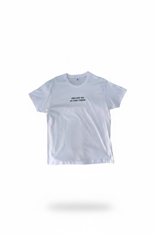 T-SHIRT MARADONA “NON SARÒ MAI UN UOMO COMUNE” BIANCA